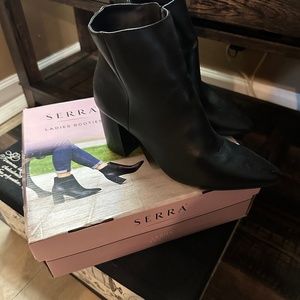 Serra booties